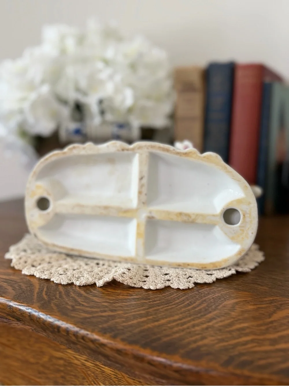 Elegant Pink and White Porcelain Carriage Figurine - Home Party Decor